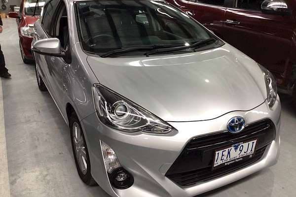 2015 Toyota Prius C i-Tech NHP10R