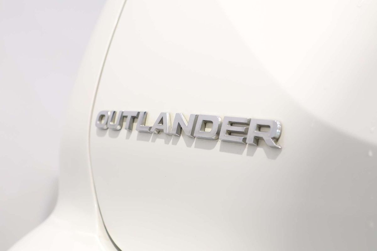 2023 Mitsubishi Outlander ES ZM