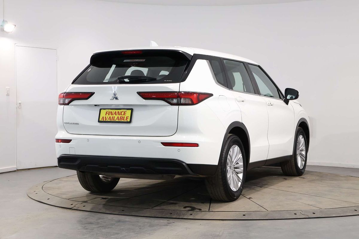 2023 Mitsubishi Outlander ES ZM