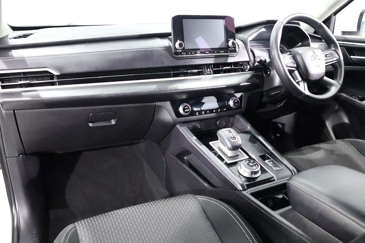2023 Mitsubishi Outlander ES ZM