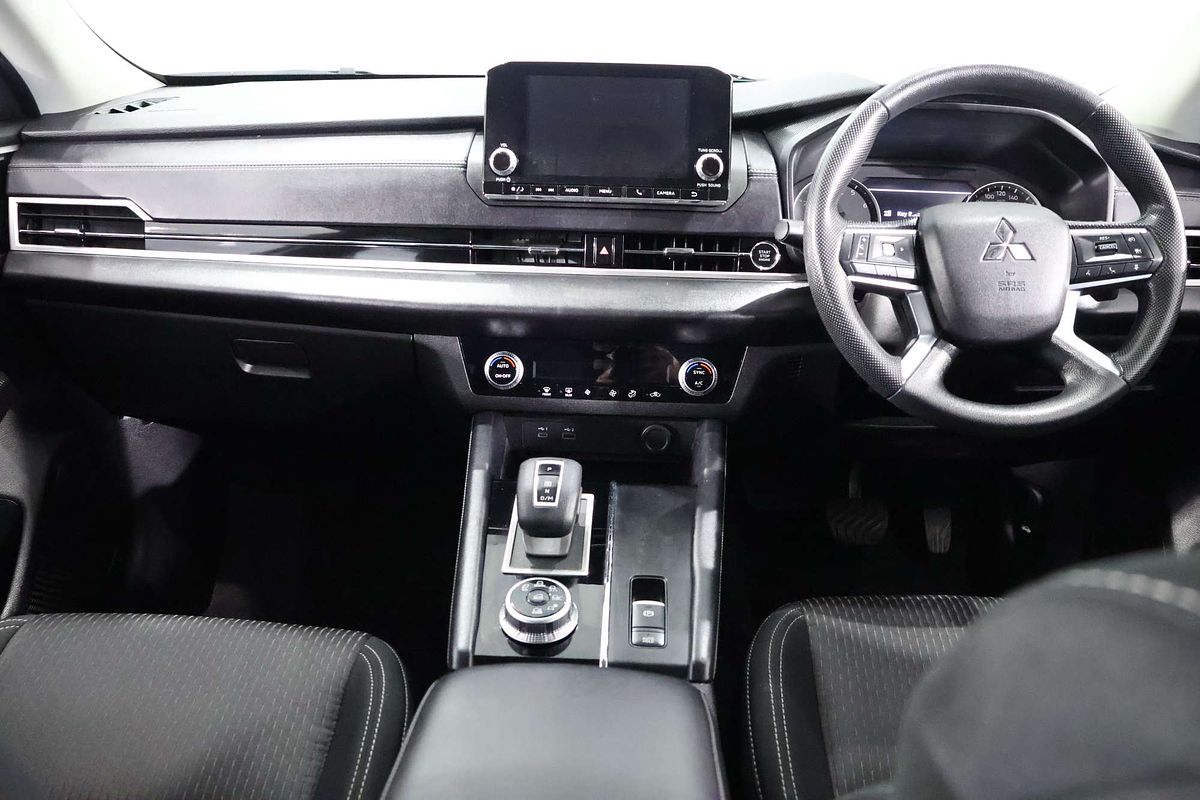 2023 Mitsubishi Outlander ES ZM