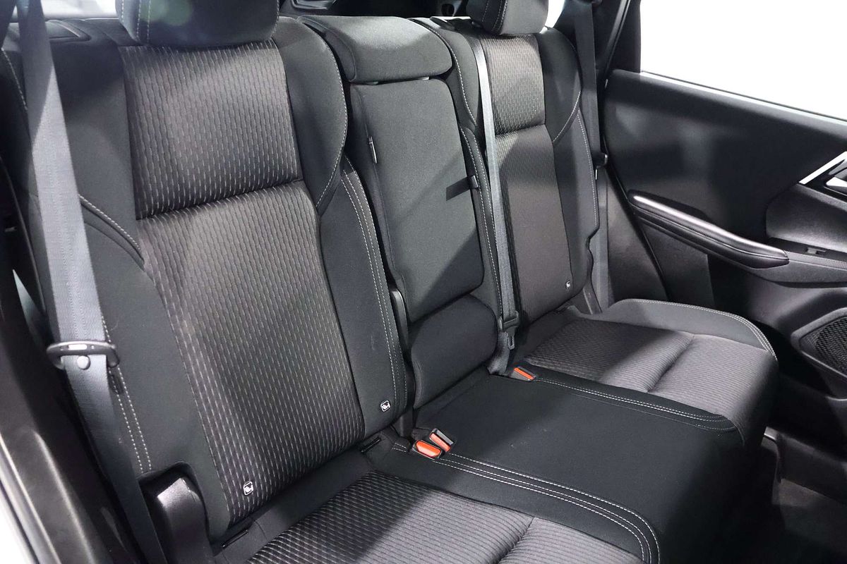 2023 Mitsubishi Outlander ES ZM