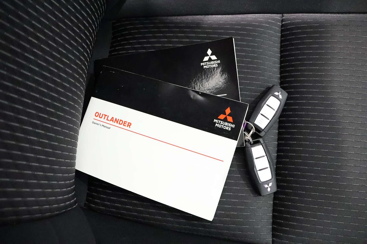 2023 Mitsubishi Outlander ES ZM
