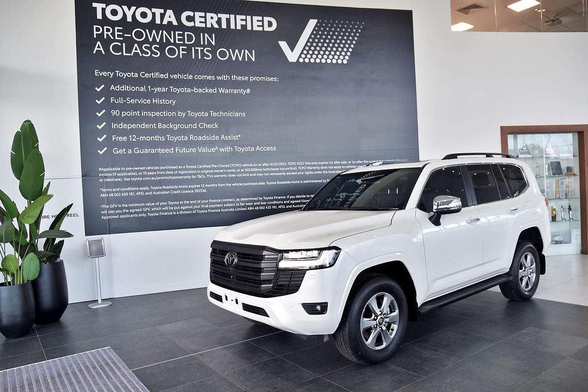 2025 Toyota Landcruiser Sahara FJA300R
