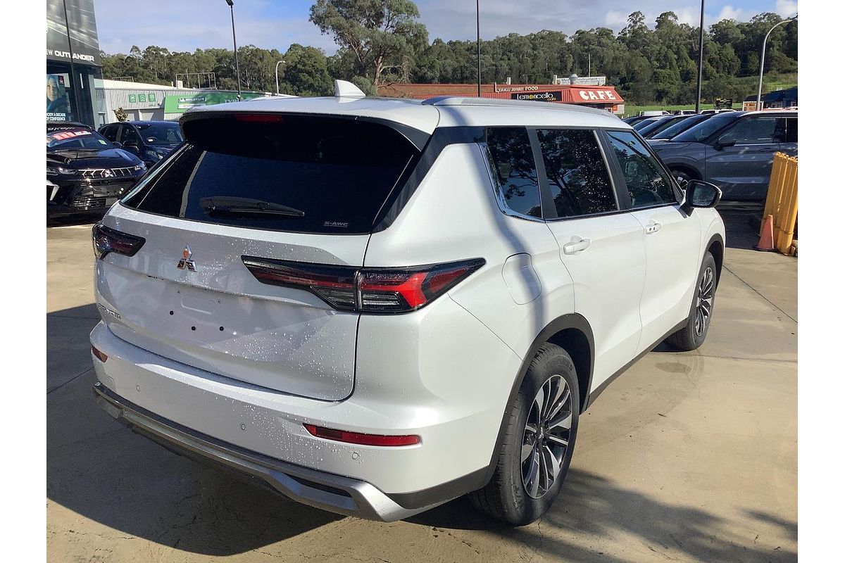 2025 Mitsubishi Outlander LS ZM