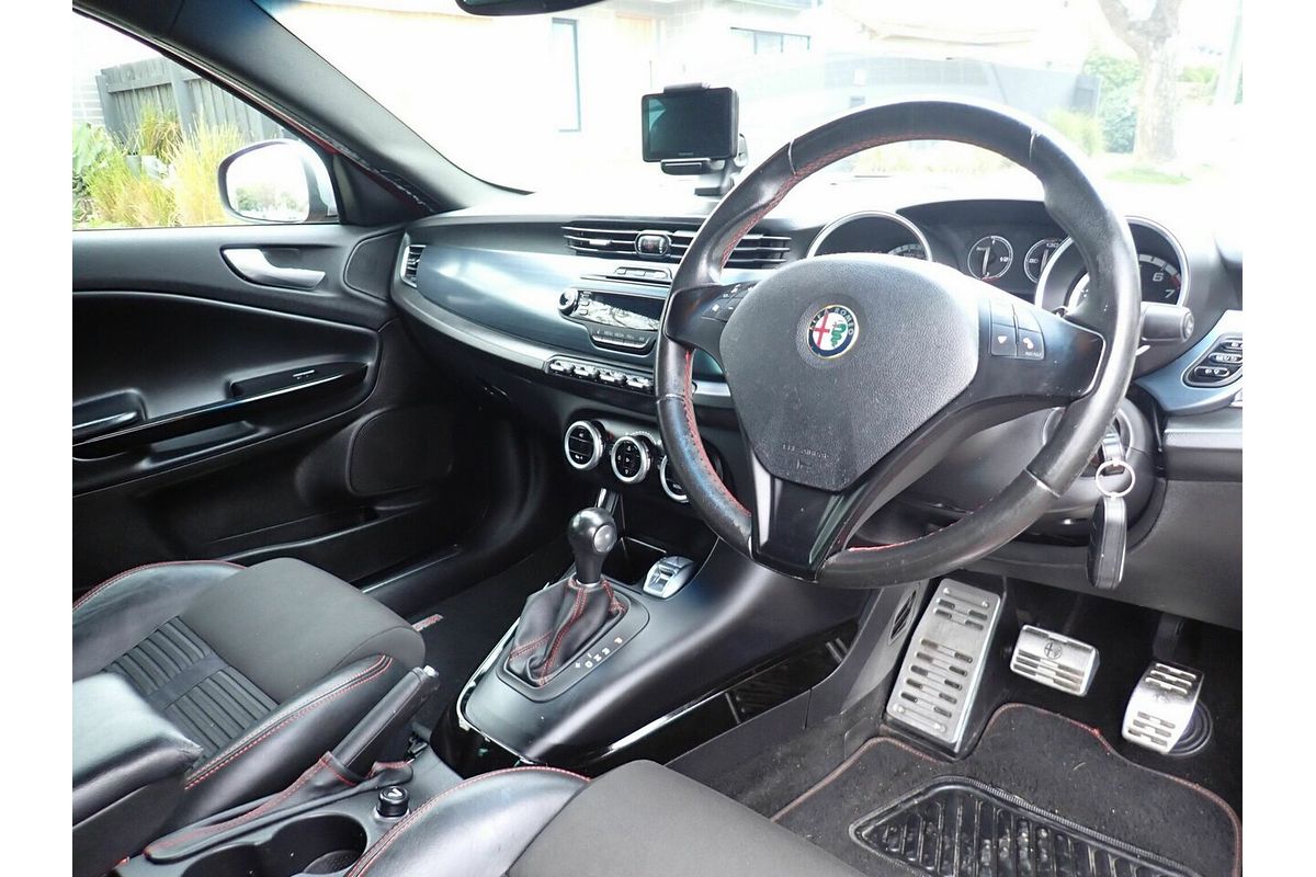 2013 Alfa Romeo Giulietta Distinctive Series 0