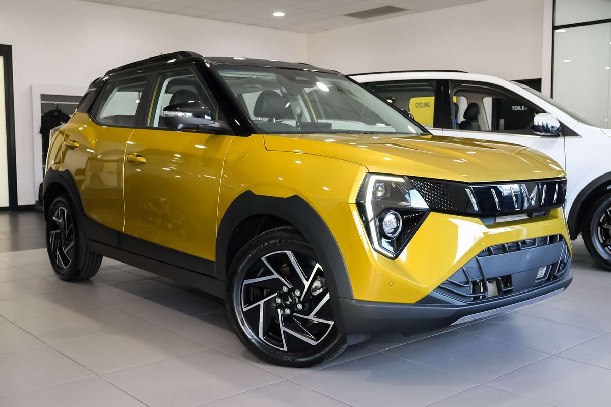 2025 Mahindra XUV3XO AX7L