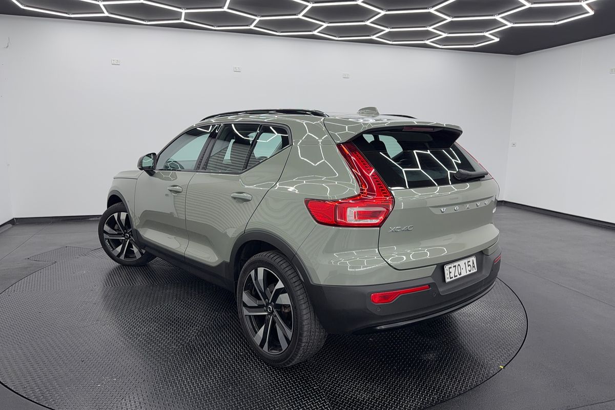 2023 Volvo XC40 Ultimate B5 Dark