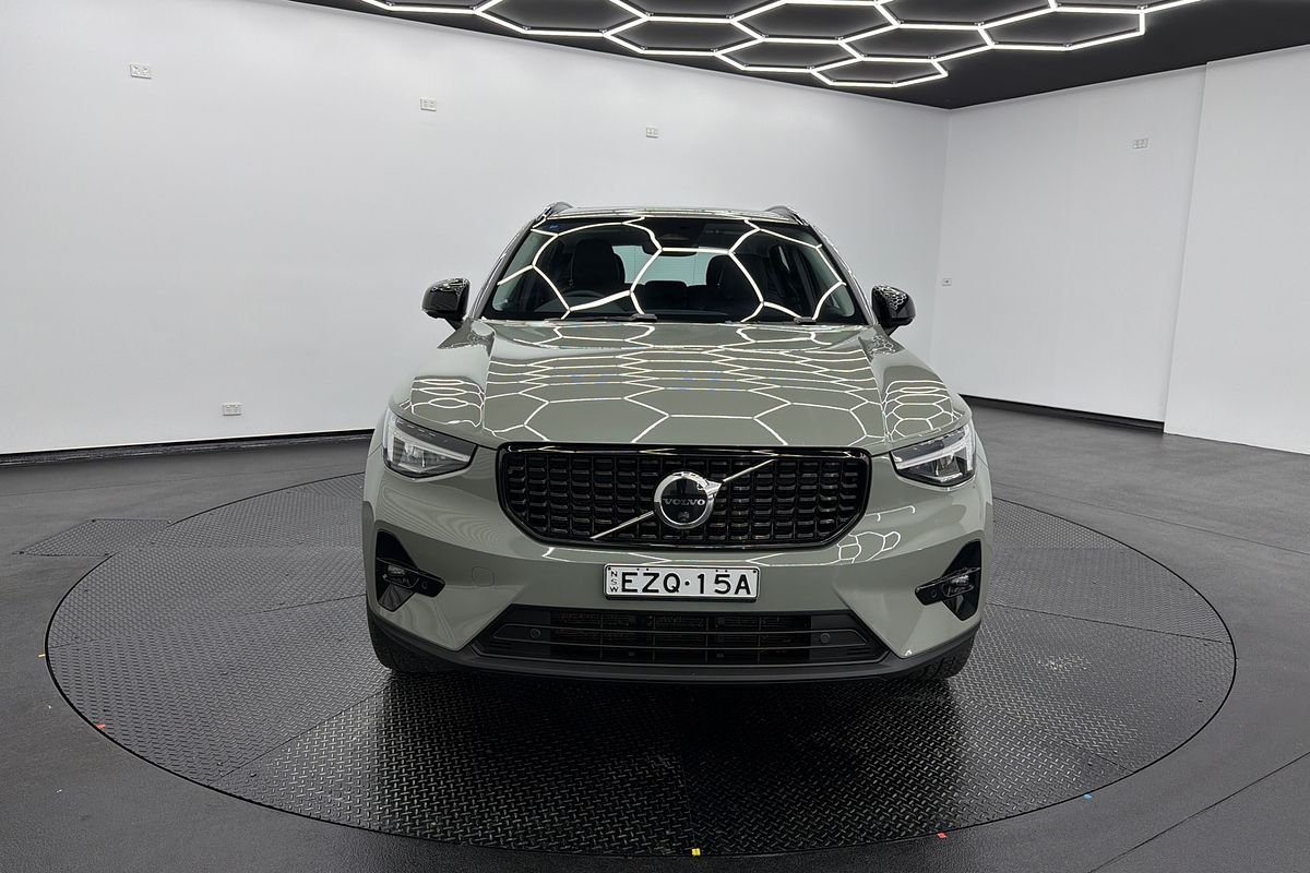2023 Volvo XC40 Ultimate B5 Dark