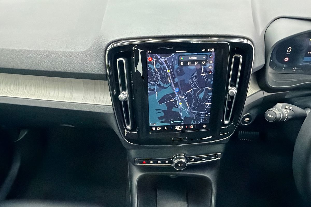 2023 Volvo XC40 Ultimate B5 Dark