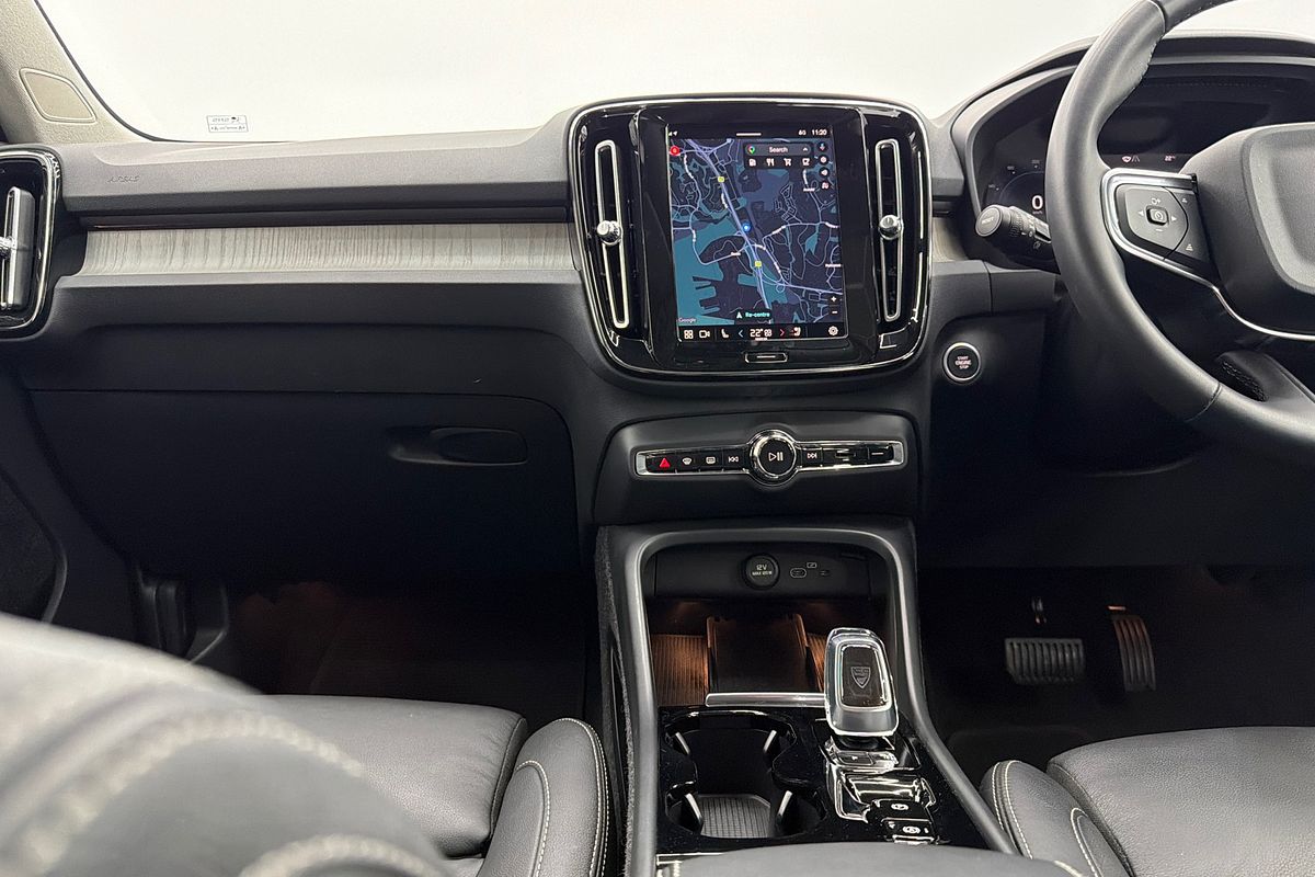 2023 Volvo XC40 Ultimate B5 Dark