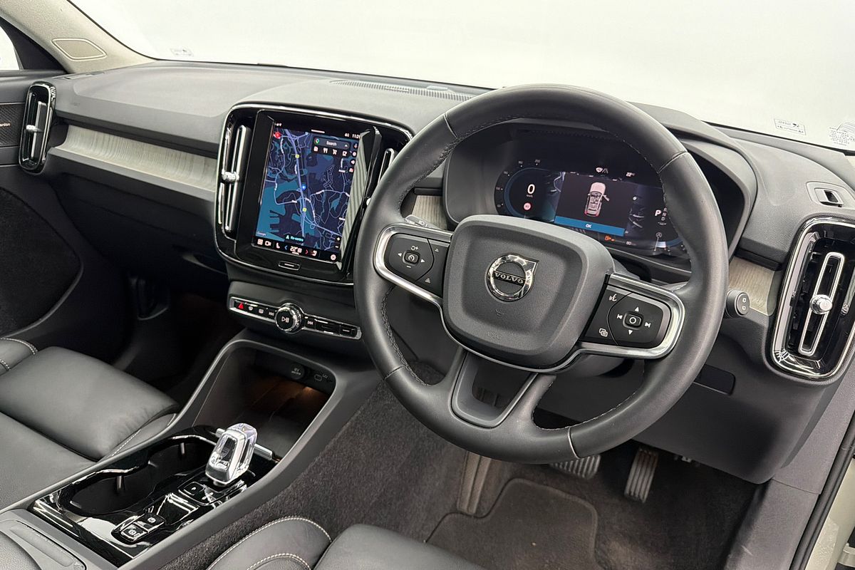 2023 Volvo XC40 Ultimate B5 Dark