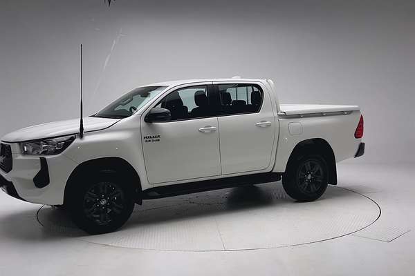 2025 Toyota Hilux SR GUN126R 4X4 thumb-3