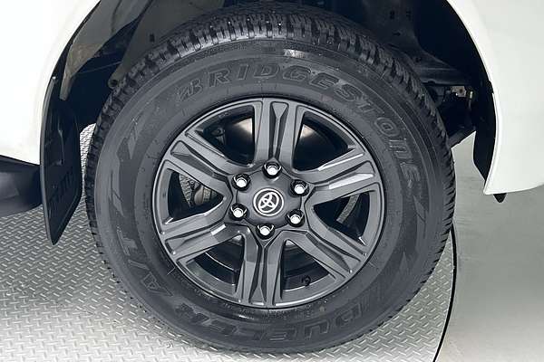 2025 Toyota Hilux SR GUN126R 4X4 thumb-9