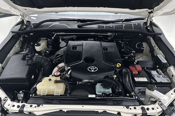 2025 Toyota Hilux SR GUN126R 4X4 thumb-10