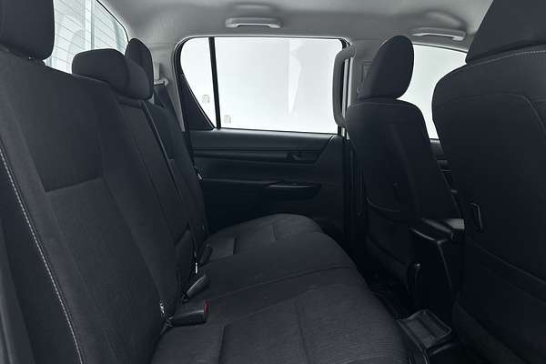 2025 Toyota Hilux SR GUN126R 4X4 thumb-11