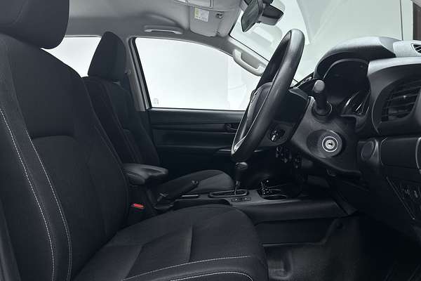 2025 Toyota Hilux SR GUN126R 4X4 thumb-12