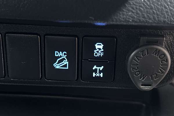 2025 Toyota Hilux SR GUN126R 4X4 thumb-17