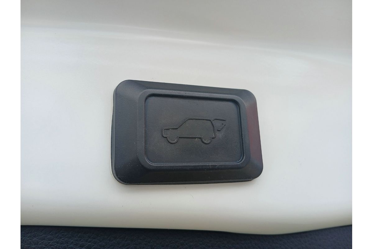 2019 Toyota RAV4 Cruiser AXAH54R image 9