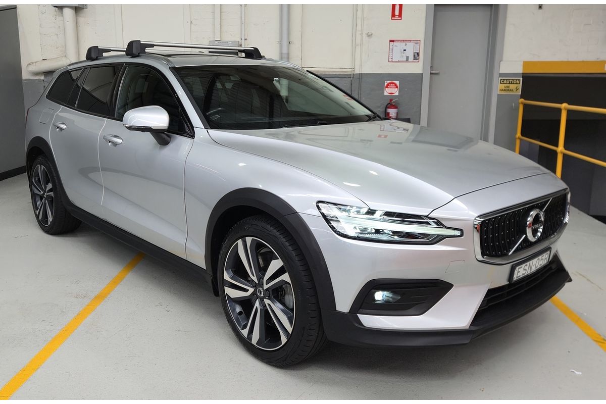 2021 Volvo V60 Cross Country B5