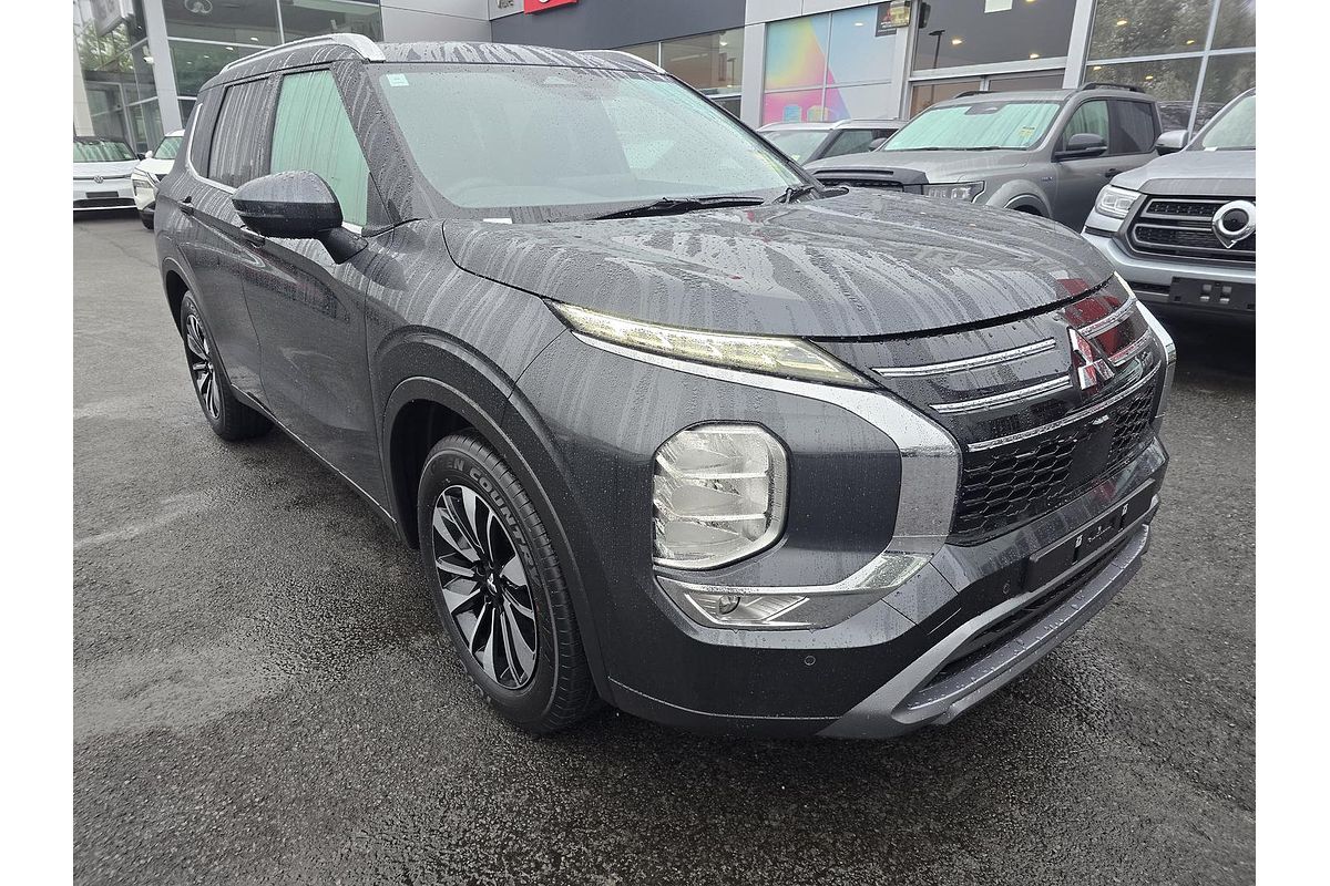 2025 Mitsubishi Outlander LS ZM