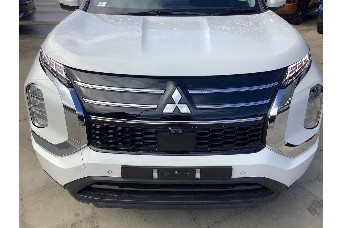 2025 Mitsubishi Outlander ES ZM