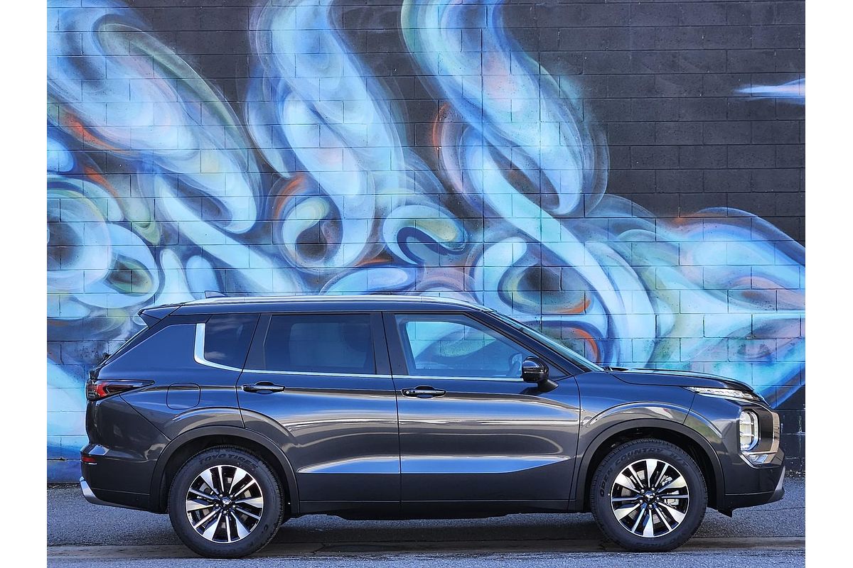 2025 Mitsubishi Outlander LS ZM