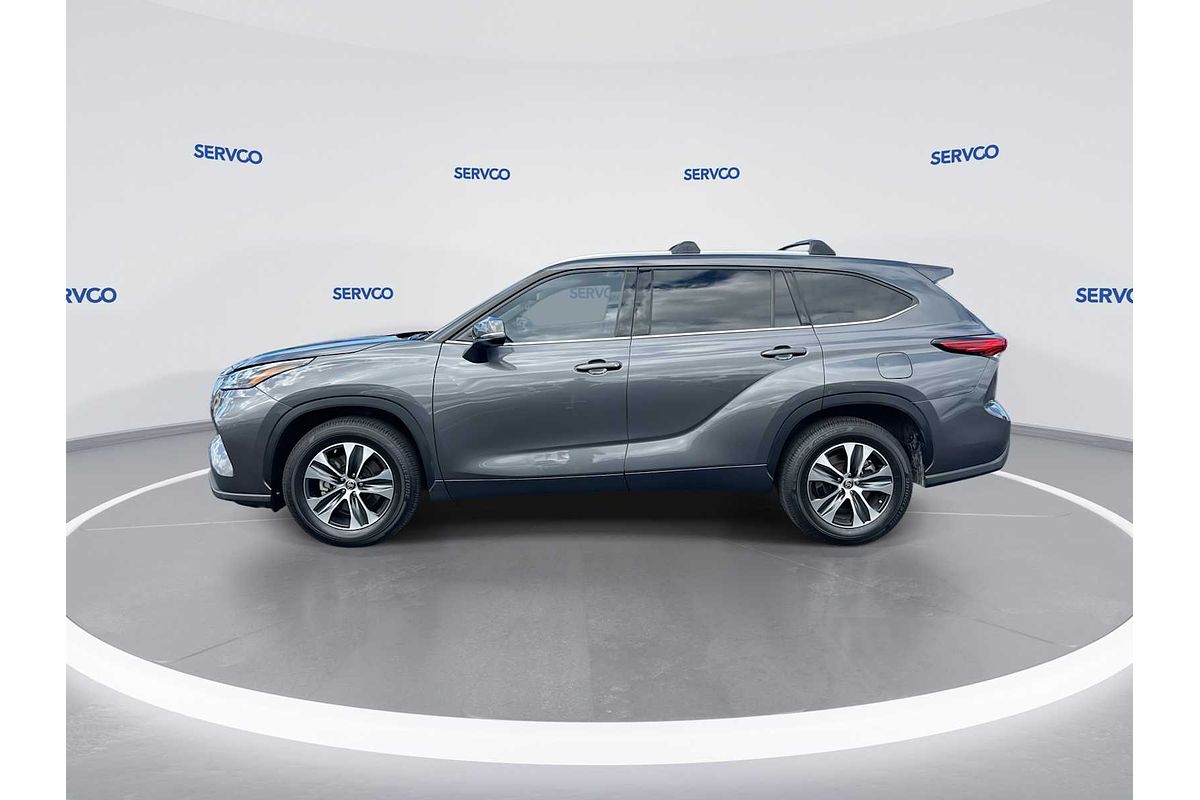 SOLD 2022 Toyota Highlander Hybrid XLE in Gray | Used SUV | Stock