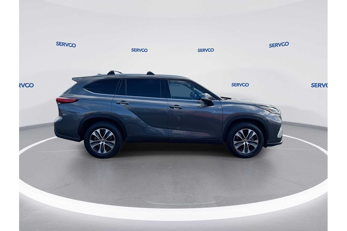 SOLD 2022 Toyota Highlander Hybrid XLE in Gray | Used SUV | Stock