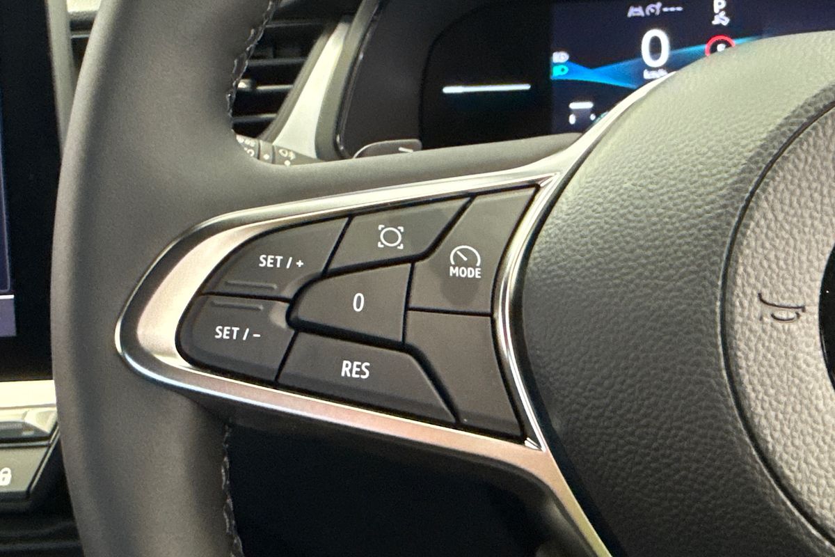 2025 Mitsubishi XE