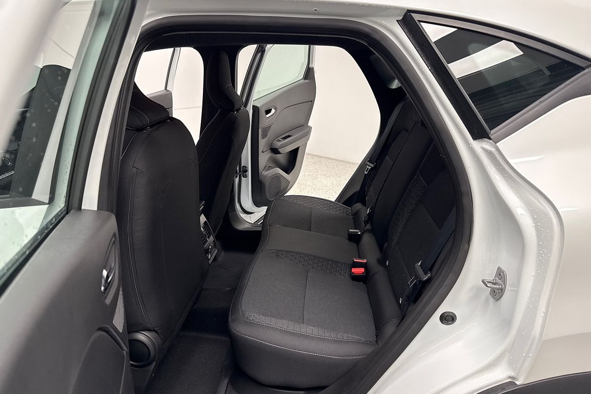 2025 Mitsubishi XE