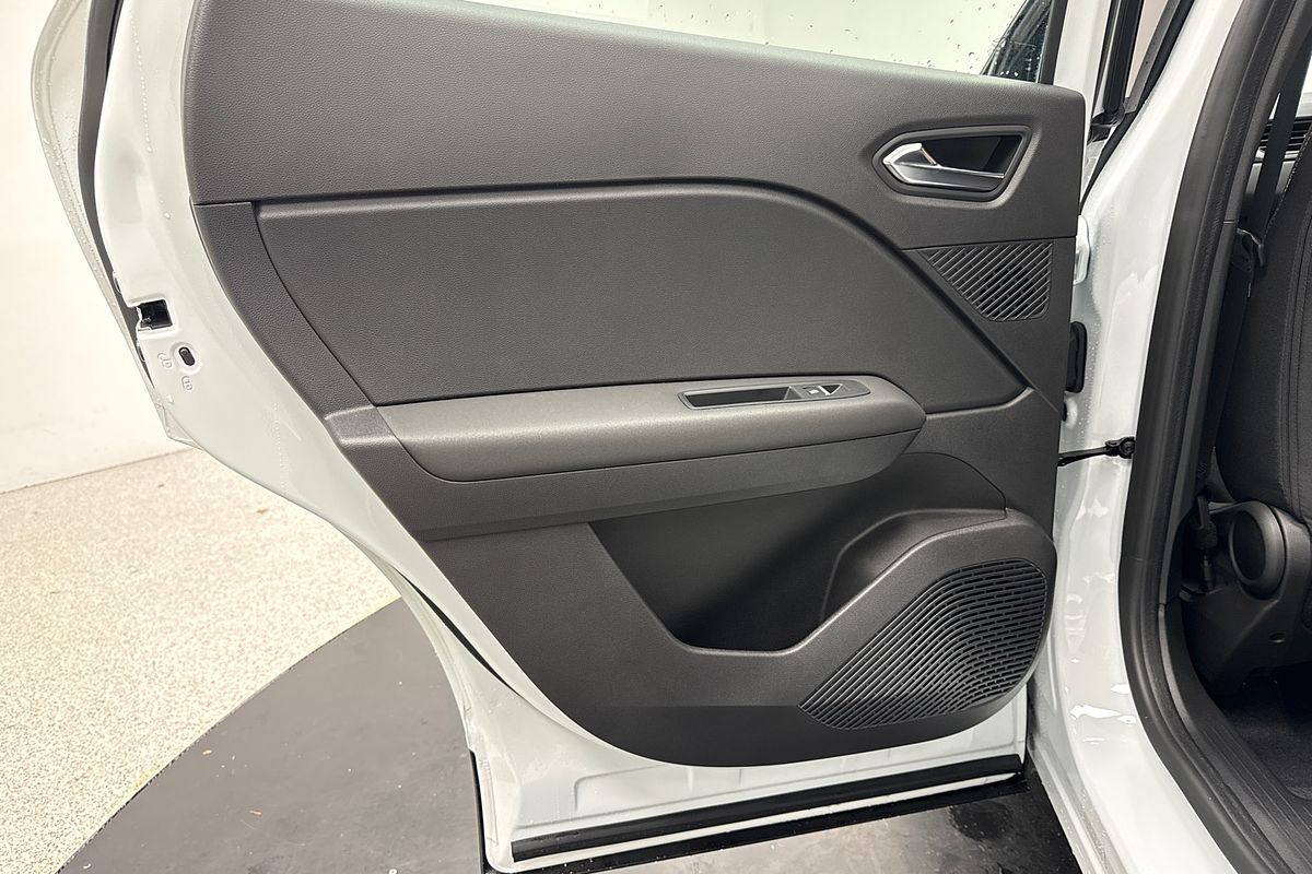 2025 Mitsubishi XE