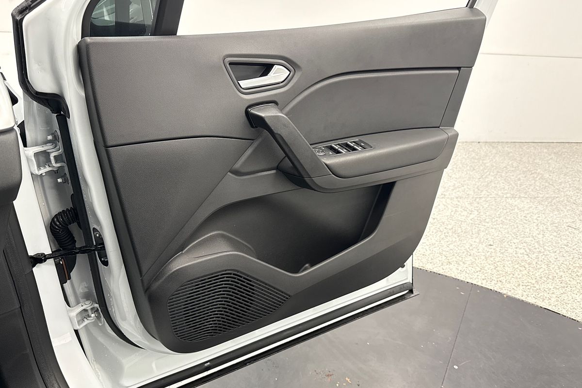 2025 Mitsubishi XE