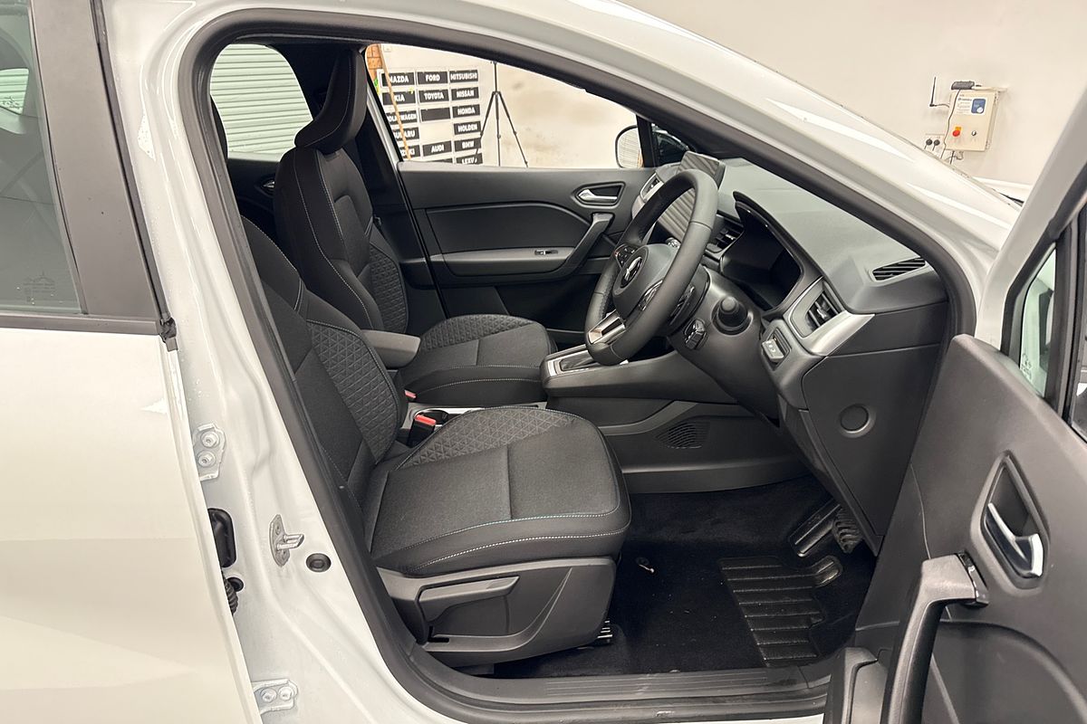 2025 Mitsubishi XE