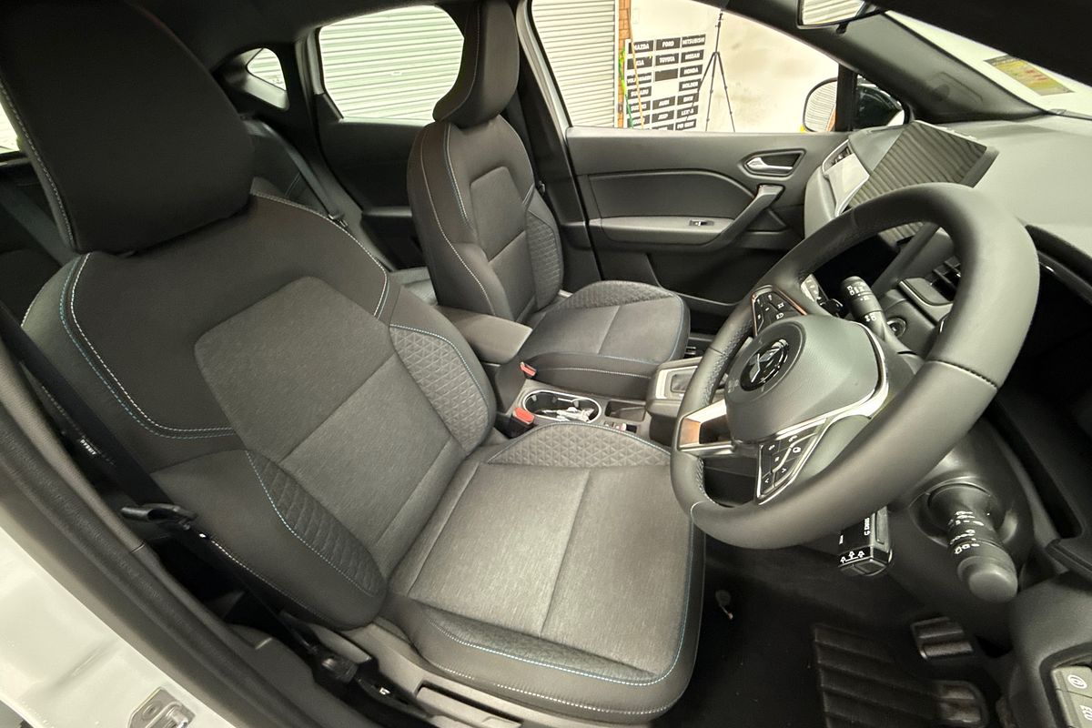 2025 Mitsubishi XE