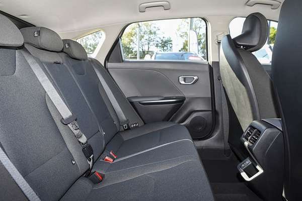 2025 Kia K4 Sport CL4m thumb-8