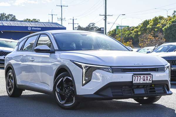 2025 Kia K4 Sport CL4m thumb-0