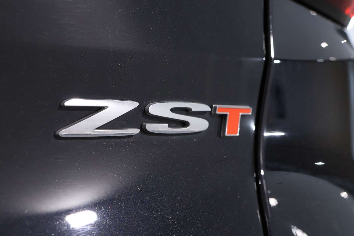 2023 MG ZST Essence