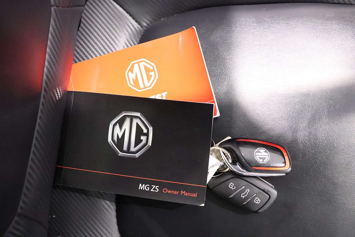 2023 MG ZST Essence