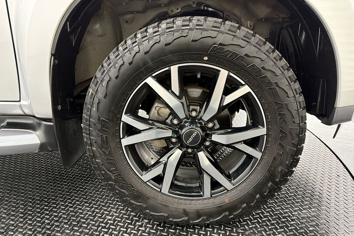 2021 Isuzu MU-X LS-T