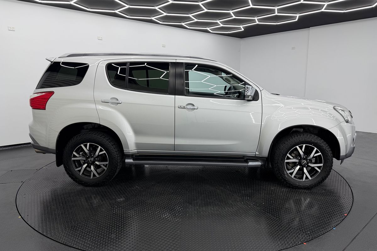 2021 Isuzu MU-X LS-T