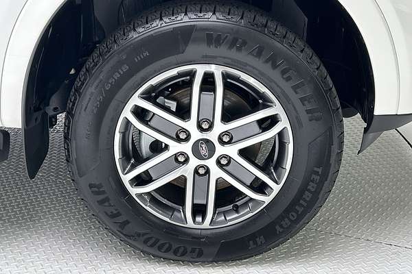 2025 Ford Everest Trend 2.0L thumb-9
