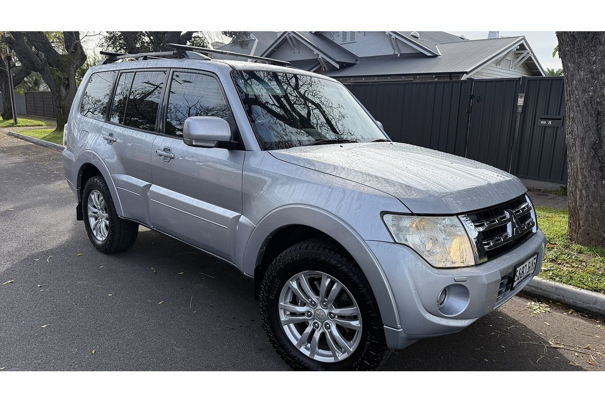 2013 Mitsubishi Pajero VR-X NW