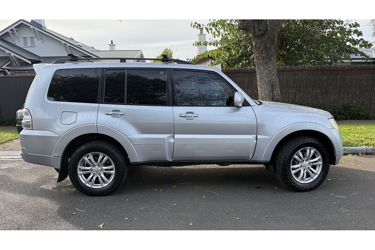 2013 Mitsubishi Pajero VR-X NW