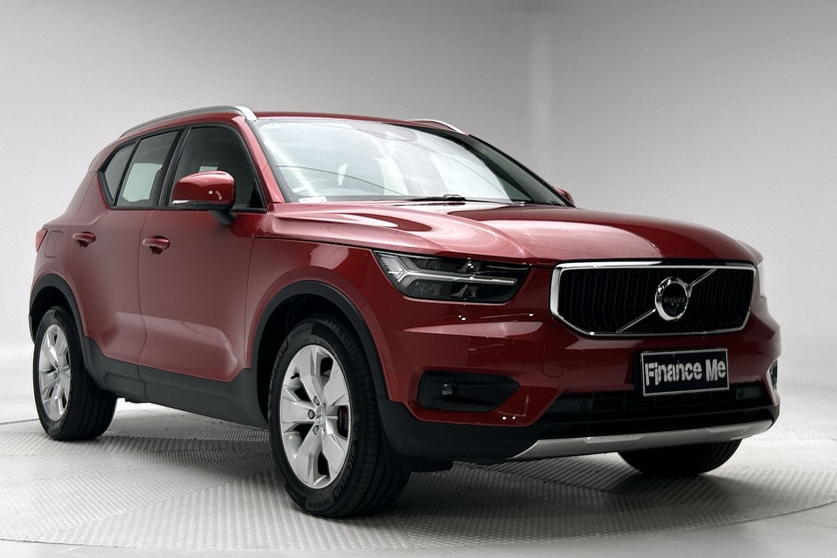 2022 Volvo XC40 T4 Momentum