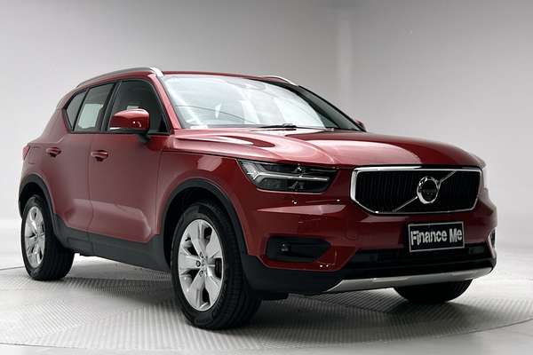 2022 Volvo XC40 T4 Momentum