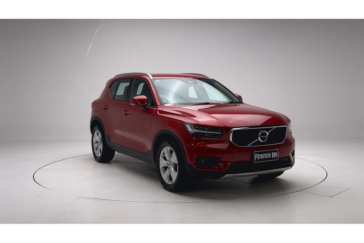 2022 Volvo XC40 T4 Momentum