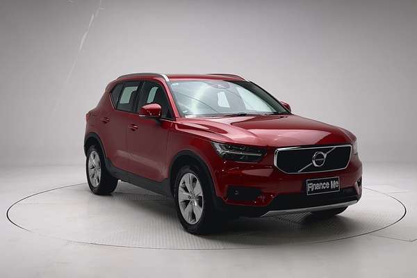 2022 Volvo XC40 T4 Momentum thumb-1