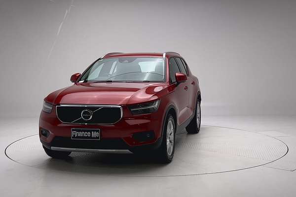 2022 Volvo XC40 T4 Momentum thumb-2