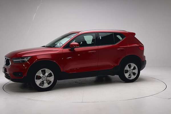 2022 Volvo XC40 T4 Momentum thumb-3
